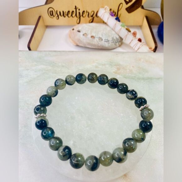Handmade Gray Labradorite Bracelet & Carved Heart Pendant Bundle - Picture 4 of 7